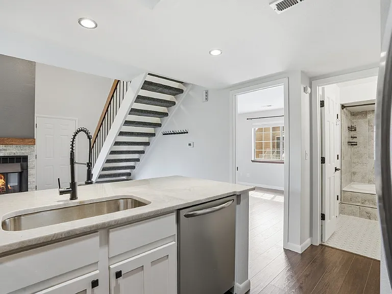 5916 Gunbarrel Ave #F — Photo 12