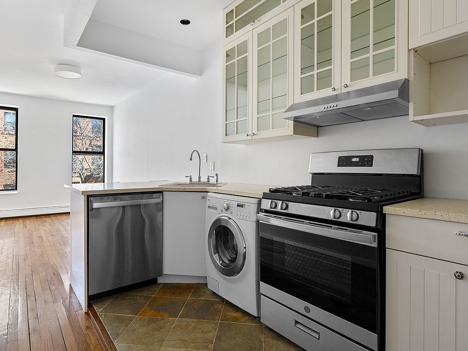 1st image of 706 Sackett St APT 2R