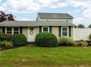 6 E Burdick St, Charlestown, RI 02813