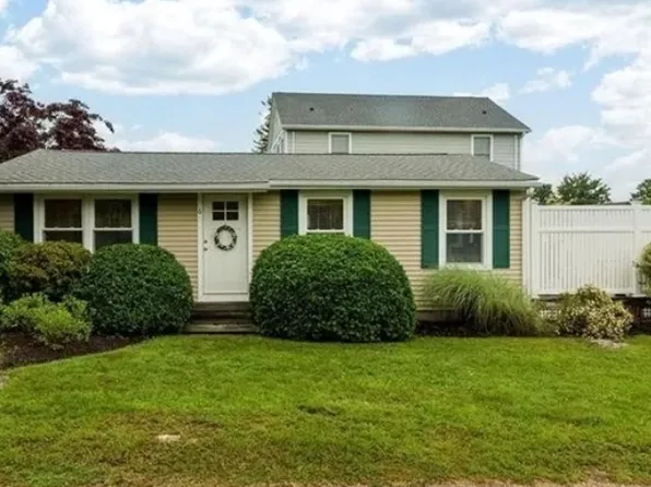 6 E Burdick St, Charlestown, RI 02813