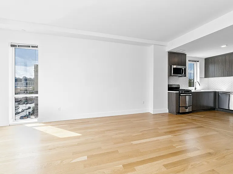 37-14 36th St #7Q — Photo 3