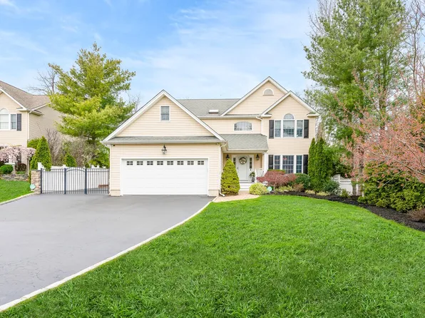 14 Franciscan Lane, Smithtown, NY 11787