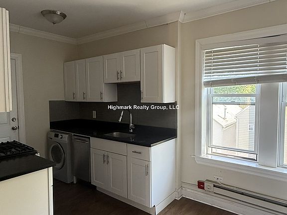 2nd image of 3817 N Greenview Ave #3WO