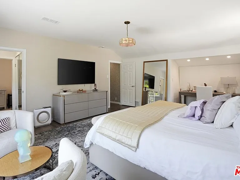 317 S Burlingame Ave — Photo 19