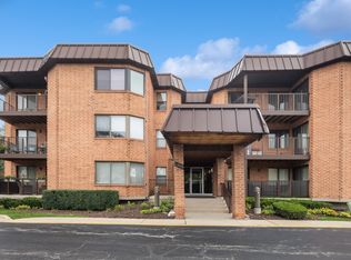 6401 Clarendon Hills Rd APT 119, Willowbrook, IL 60527