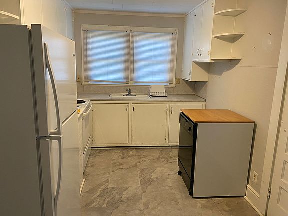 5th image of 100 Stroupe St