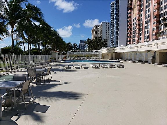 5th image of 2899 Collins Ave APT 1545