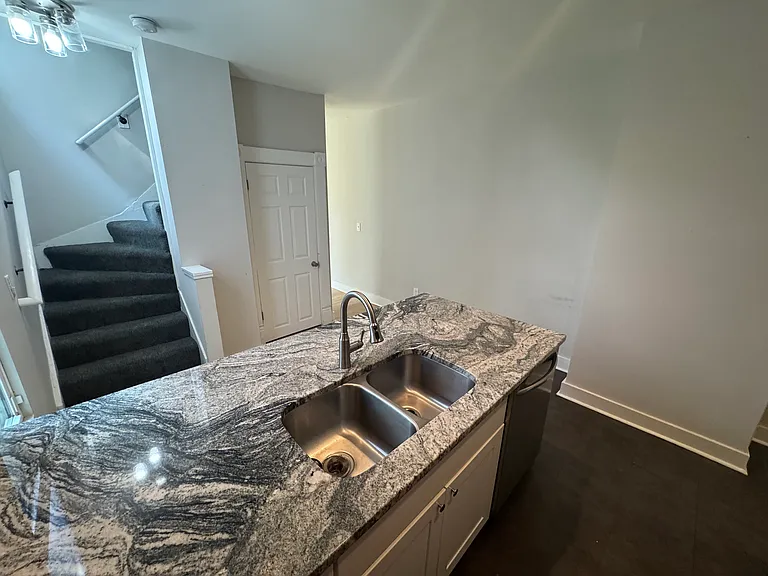 1573 E Rich St — Photo 5