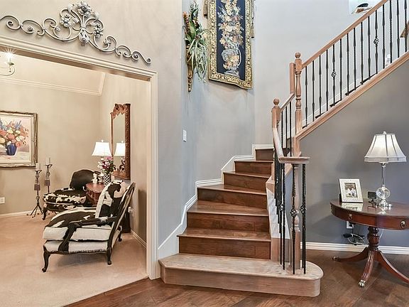 3rd image of 10 Leighton Ct