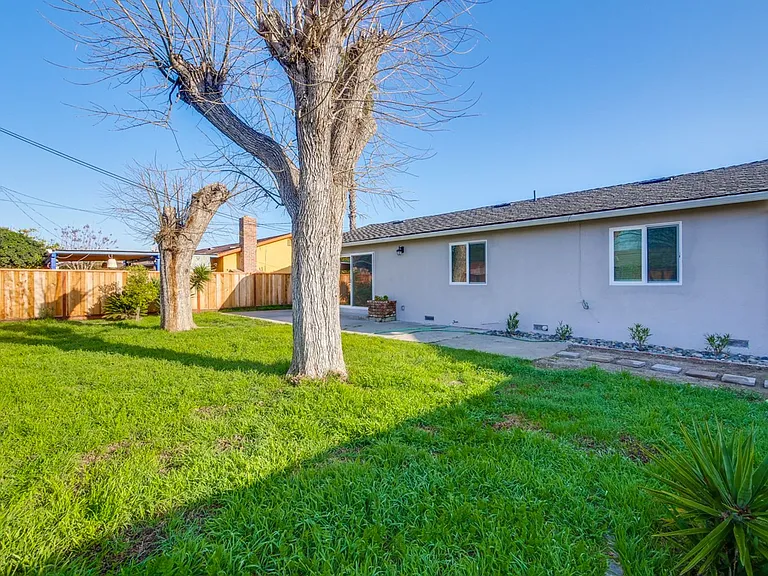 1425 Sunshadow Ln — Photo 42