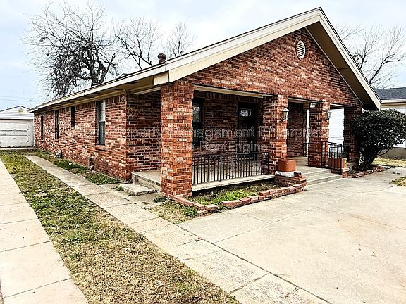 2nd image of 1800 SW 15th St