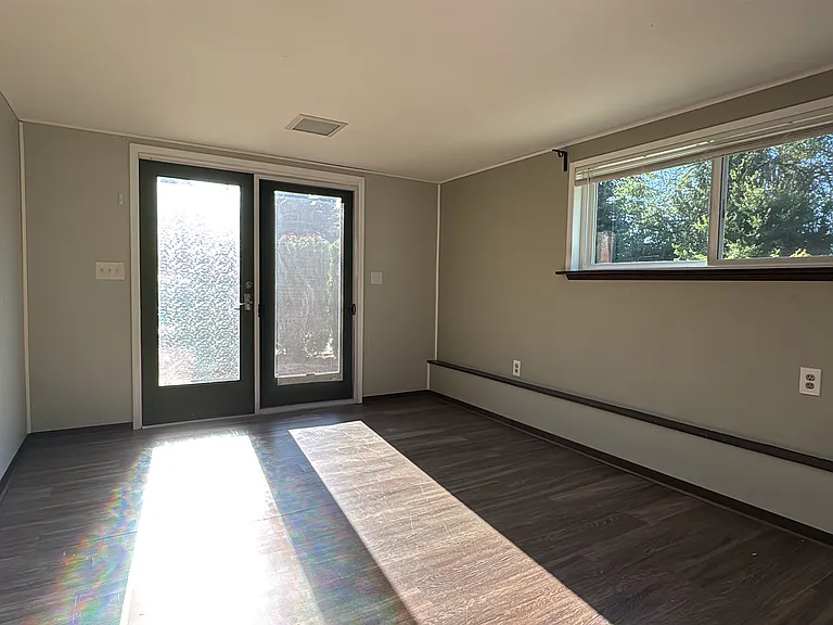 Entry/Living room