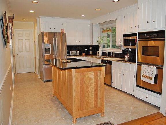 4th image of 9604 Della Dr