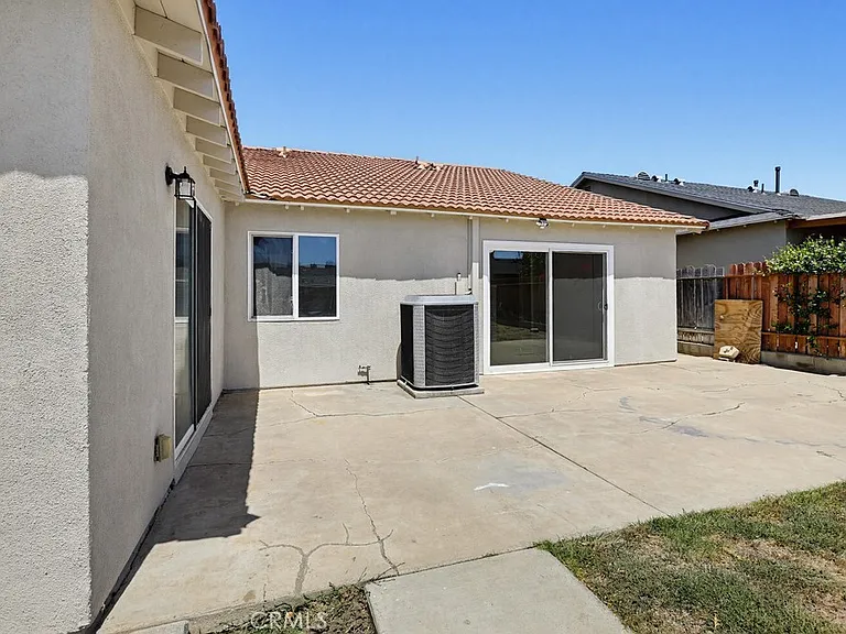 243 N Pageant St — Photo 52