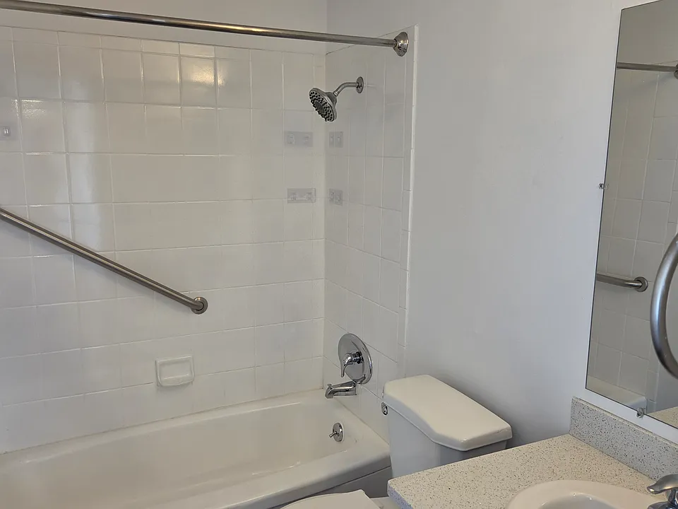587 Burnett Ave #5