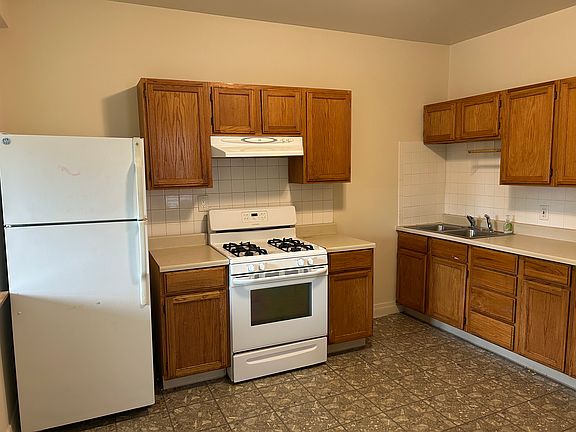 5th image of 829 Beloit Ave #2