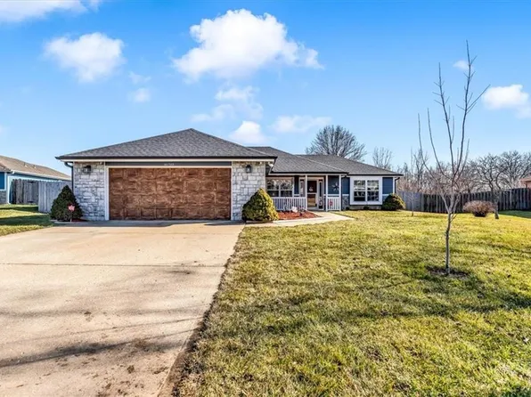 16705 Freeman Dr, Basehor, KS 66007