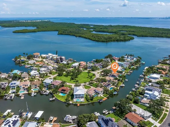 1932 Arrowhead Dr NE, Saint Petersburg, FL 33703