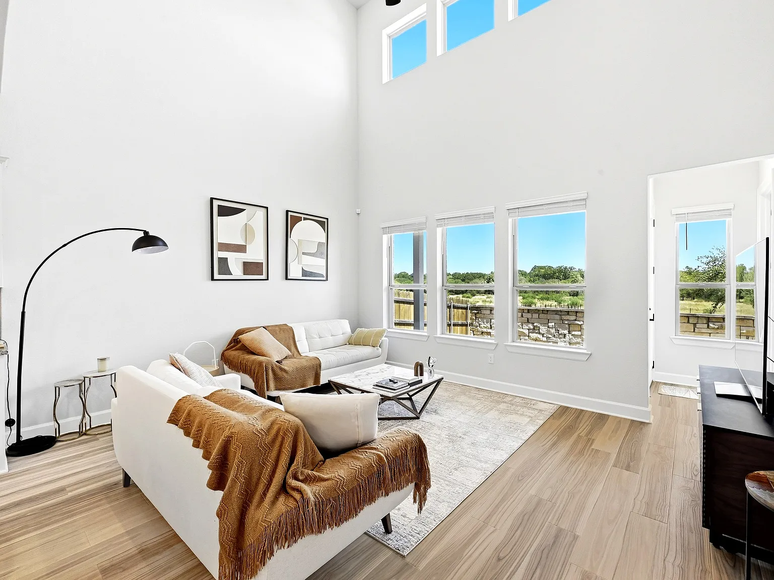 4 bed, 2400 sqft, $2,950 — Photo 4