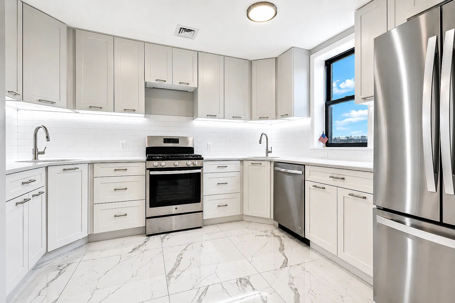 543 Brooklyn Avenue — Photo 3