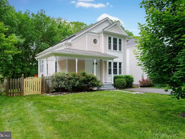 7 Oakdale Ct, Sterling, VA 20165