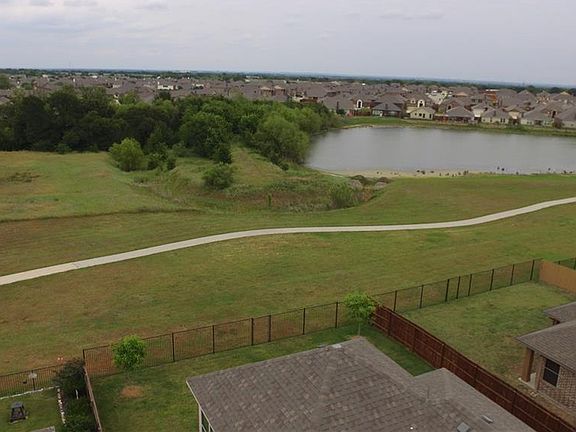 2nd image of 1121 Longhorn Dr