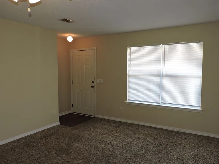 1005 Antigua Cir — Photo 17