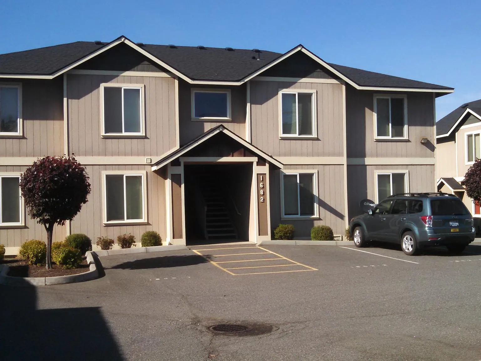 3 bed, 1081 sqft, $1,950 — Photo 1