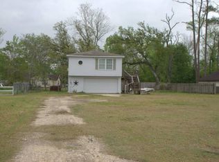 109 S 5th St, Highlands, TX 77562