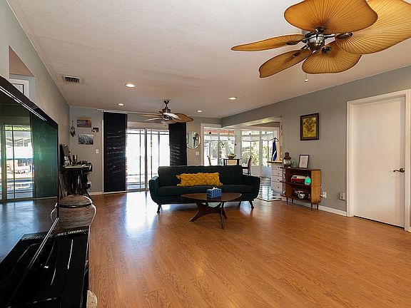 3rd image of 313 Shore Dr E