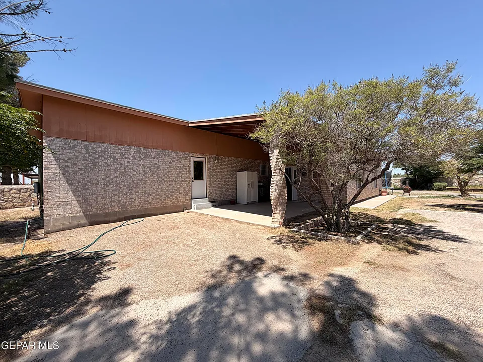12760 Crisantemo Dr