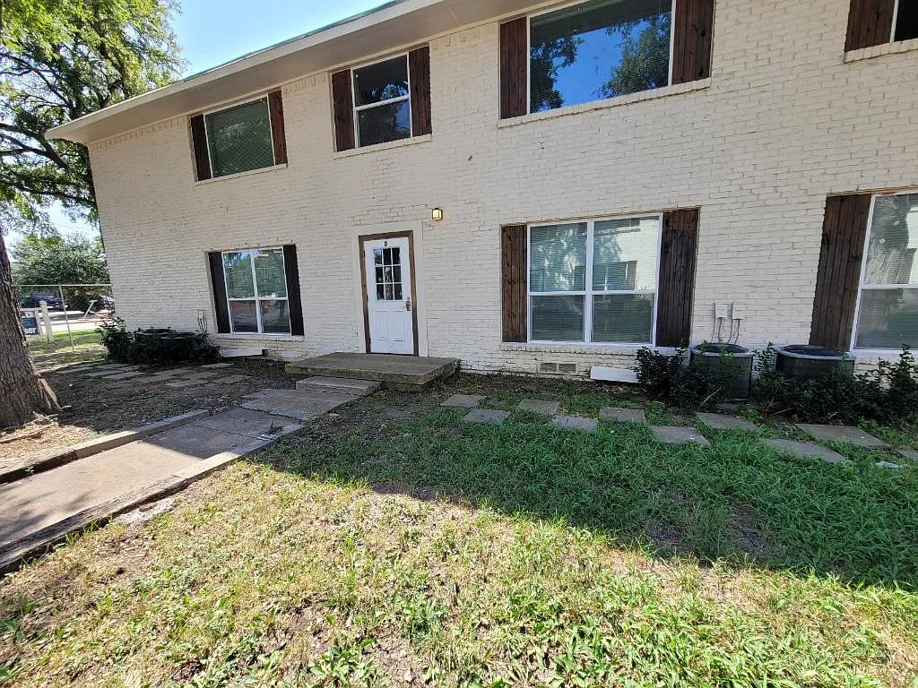 Building Photo - 102 S Bowser Rd #210