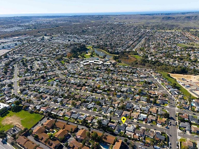 Shows proximity to the beach and ocean