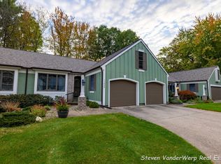 17829 Bramer Ln, Spring Lake, MI 49456
