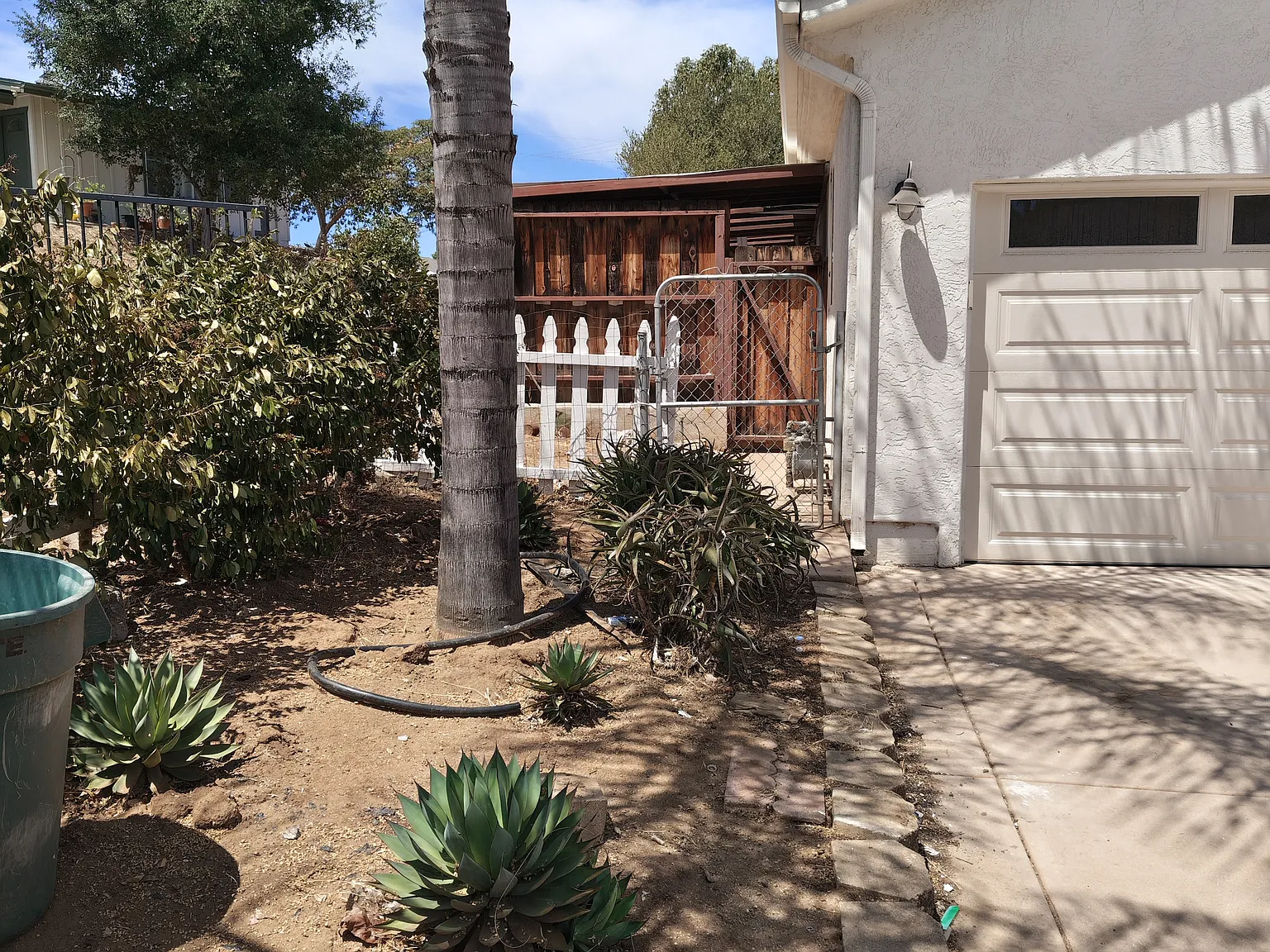 3 bed, 2.5 bath, 2104 sqft, $4,600 — Photo 2