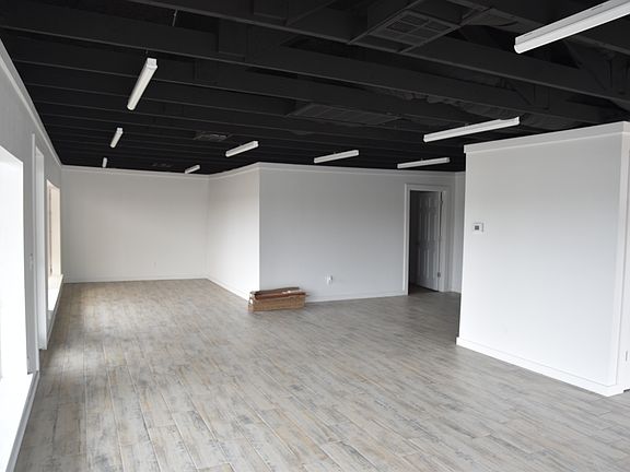 5th image of 1815 E Broadway St