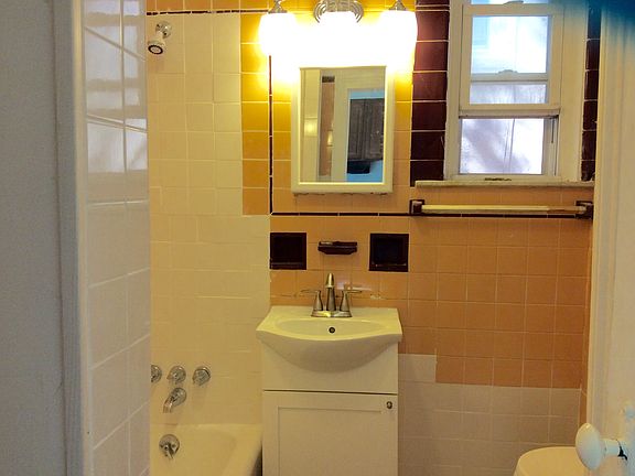 2nd image of 213 Summit Ave #2