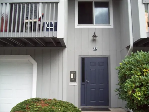 82 Buddington Rd, Groton, CT 06340