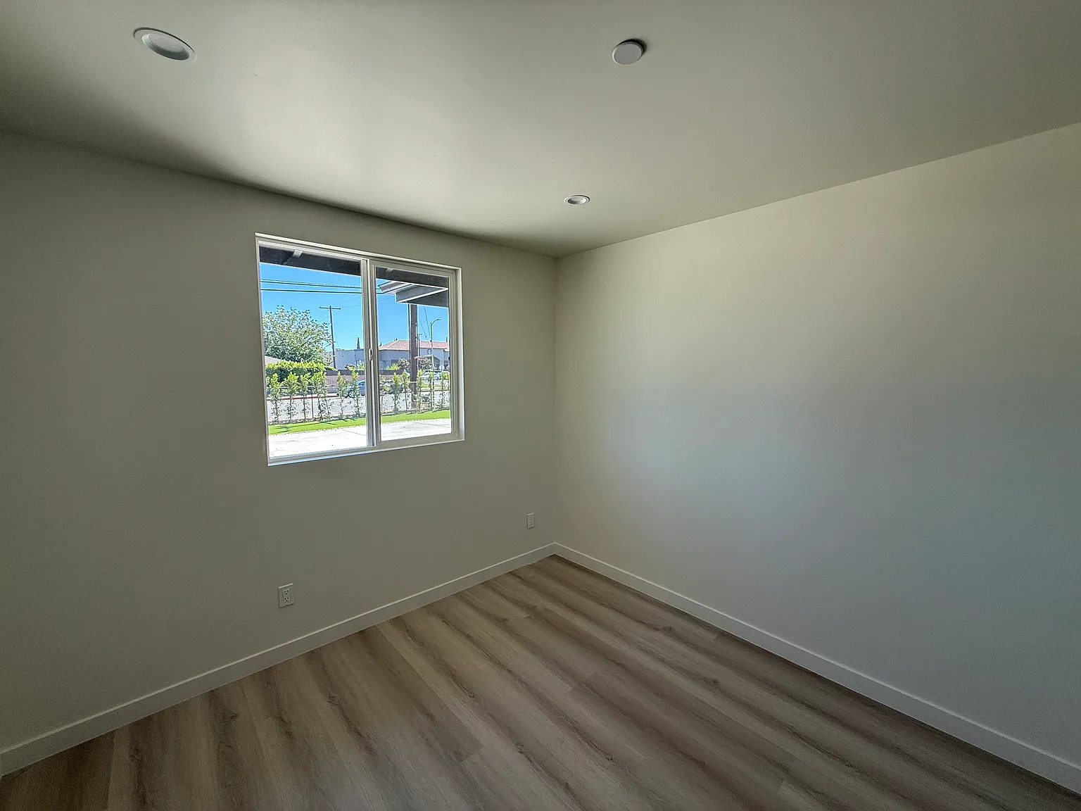 16801 San Fernando Mission Blvd — Photo 4