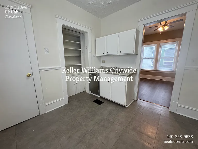 2 bedroom 1 bath up unit in Gordon Square — Photo 6