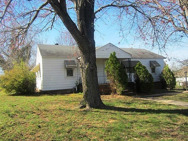 1st image of 524 Elder St