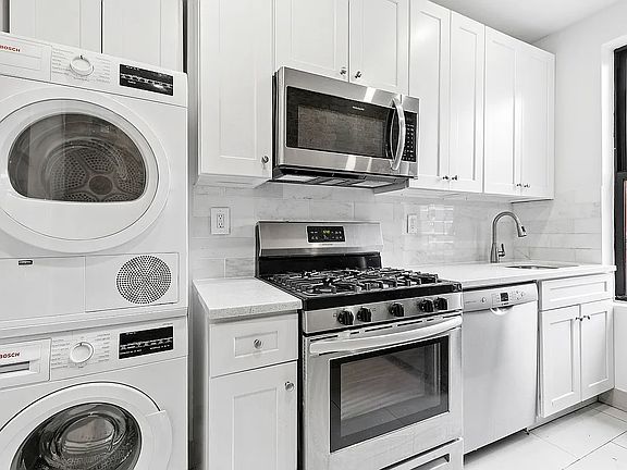 5th image of 200 W 95th St #4C