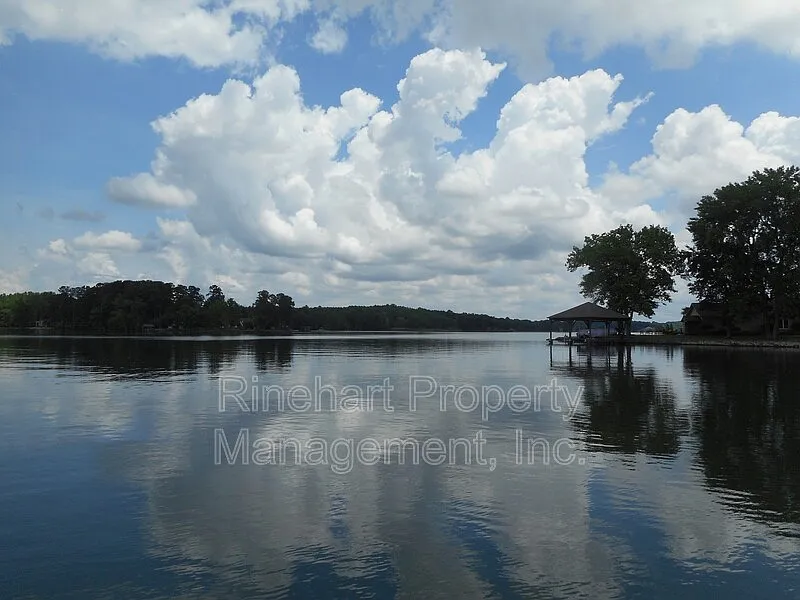 3 bed, 2.0 bath, 1850 sqft, $3,000 — Photo 4