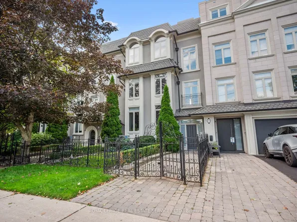 276 Spadina Rd #4, Toronto, ON M5R 2V4