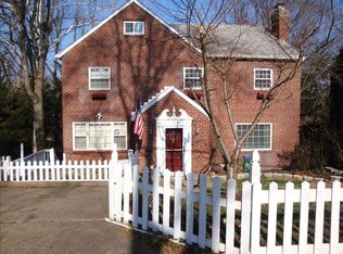 407 Fairview Dr, Charleston, WV 25302