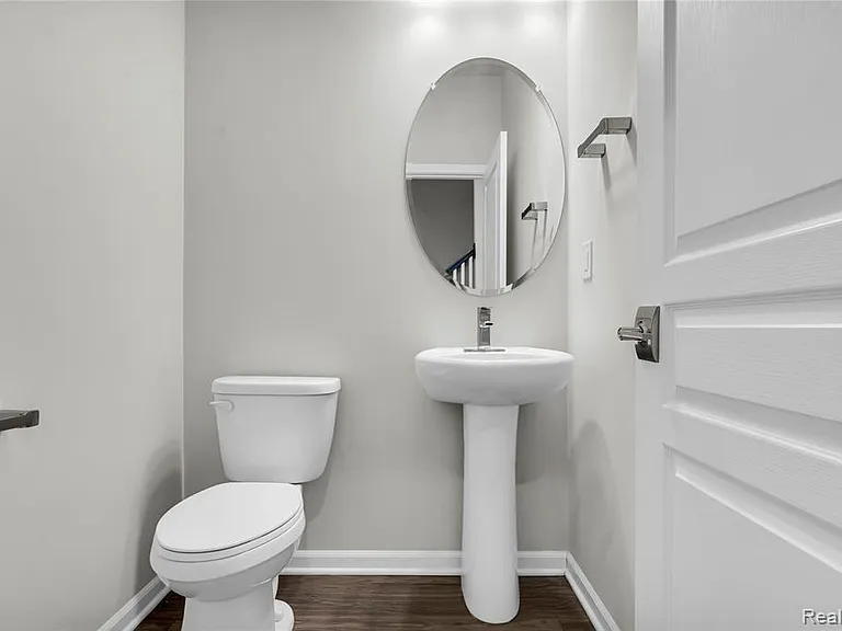 313 Strawberry Dr — Photo 12