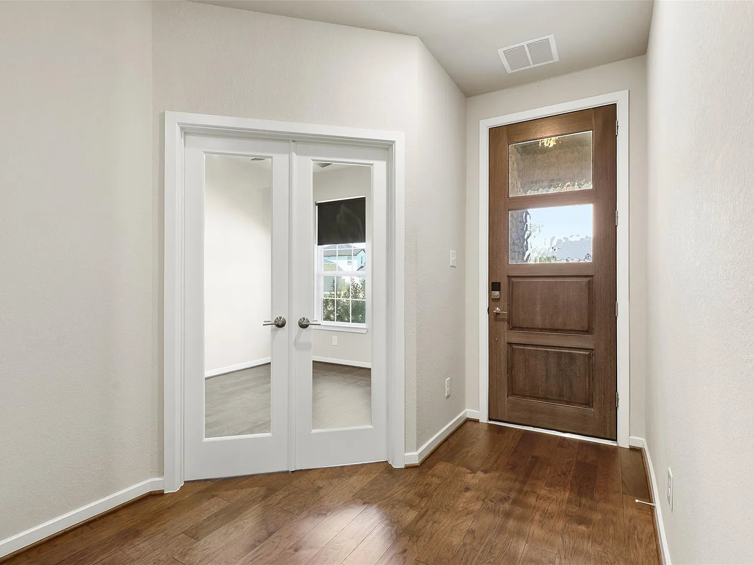 3 bed, 2.5 bath, 2758 sqft, $2,650 — Photo 3
