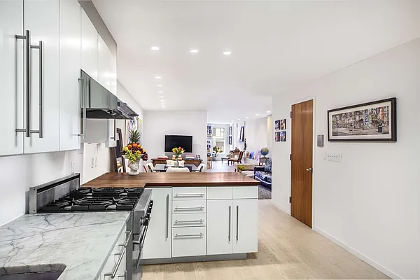 Sold by Warburg | media 1