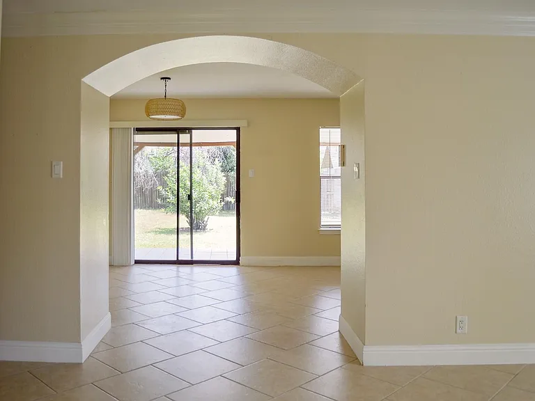 2909 Donnell Dr — Photo 5