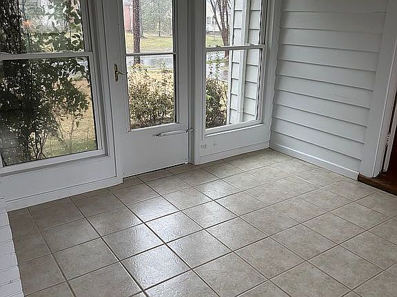 3rd image of 1006 Willingham Rd